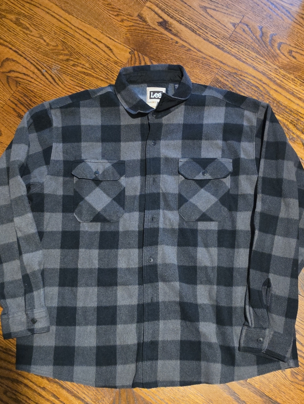 Lee Men's Black and Gray Plaid Button-Down Shirt